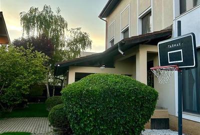 Casă individuală cu 8 camere în Pipera
