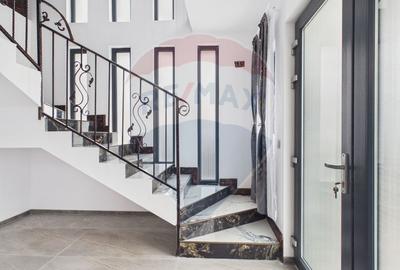 Casă / Vilă cu 5 camere de vânzare - 44