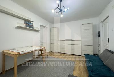 Apartament cu 3 camere semidecomandat, mobilat în Cetate