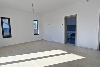 Hemeius-casa noua parter-82 mp - teren 270 mp - apa - curent - gaz - 5