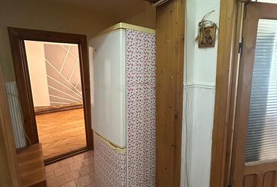 Apartament 2 camere-Zona Sud - etaj 2/4 -  40 mp  43000 euro  negociabil - 3