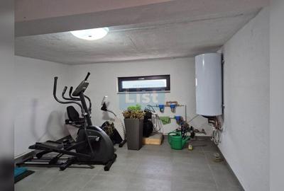 Casa ultrafinisata, garaj, panouri fotovoltaice - 19