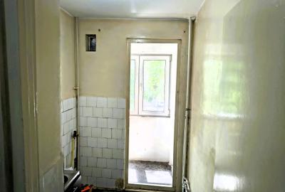 Vanzare Apartament 2 camere, Resita, etajul 1, liniște și acces facil - 6