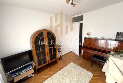 Apartament 3 camere - str. Moldovei, zona Canal 7 - 8