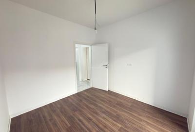 Asfalt. Spatiu pod. Balcon mare. - 8