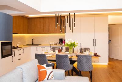 Apartament cu 3 camere semidecomandat în Unirii