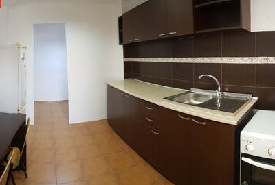 Apartament cu trei camere, decomandat, semimobilat, la parter, Bistrita Lac - 2