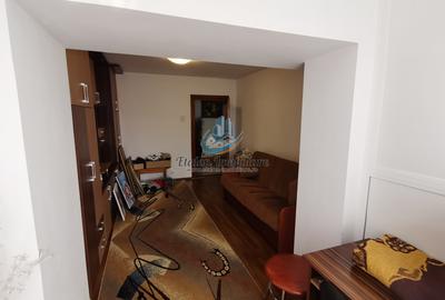Apartament 3 camere, decomandat, 1 Mai - 9