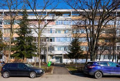 Apartament cu 3 camere semidecomandat în Craiovei