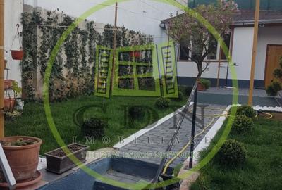 Casă individuală, zonă Trei Stejari – stradă liniștită, curte, garaj, 4 camere - 1