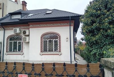 O proprietate versatilă cu potențial vast în Zona Medicală/Centru Educational - 1