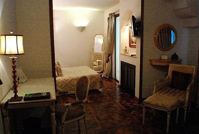 Casă cu 15 camere în P-ța Romană