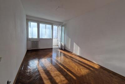 Apartament cu 3 camere semidecomandat în Bucur Obor