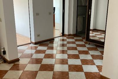 Închiriere apartament 4 camere - 8