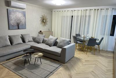 Apartament cu 3 camere semidecomandat, mobilat în Pipera