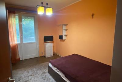 Apartament cu 3 camere semidecomandat, mobilat în Berceni