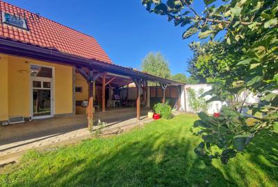 Casa individuala, 4 camere, gradina superba 770 mp., 2 parcari in curte - 1