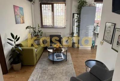 Apartament cu 3 camere semidecomandat, mobilat în Central