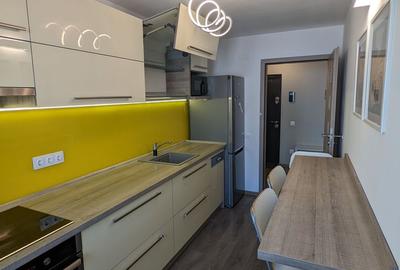 Langa Mall Coresi, in complexul Urban, 2 camere mobilate, 550 euro/luna - 9