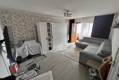 Apartament cu 3 camere decomandat, mobilat în Soarelui