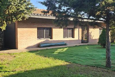 De vanzare  - Propietate  km 4/5 .  1000 mp , din care 250 mp construcții - 1