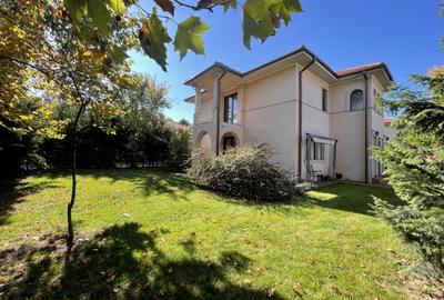 Curtea Domneasca, vila individuala, 6 camere, 3 bai, garaj, mobilata si utilata. - 1