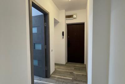Piata Romana, Coloane, Metrou - 7