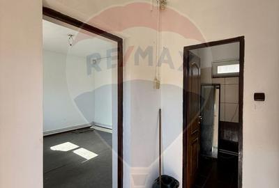 Spațiu comercial de 52mp de închiriat în zona 1 Mai - 3
