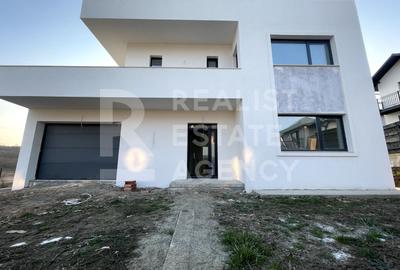 Casă cu priveliște spre lac, 140 mp, teren 450 mp, Valea Adâncă, Iași - 1