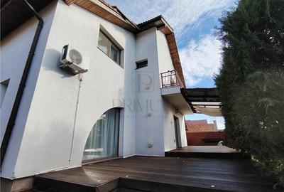 Duplex cu 5 camere în Moșnița Nouă