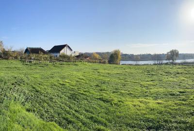 Teren vedere panoramica parțială lac si pădure, central, toate utilitățile - 7