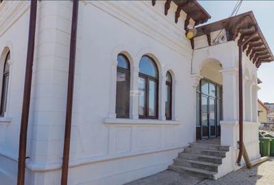 De vanzare casa deosebita in stil Brancovenesc in zona centrala a orasului - 1