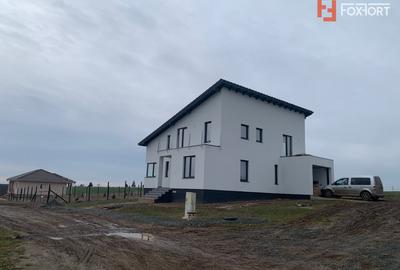 Casa individuala cu 5 camere si teren de 840 mp, Pischia - 13