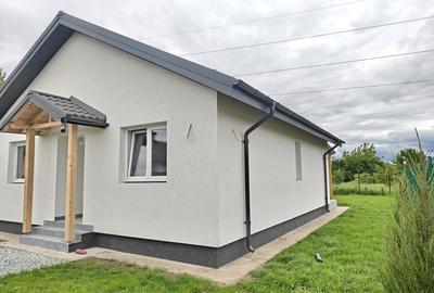 Casa individuală  cu 2 dormitoare , 2 băi + terasă acoperită - 5