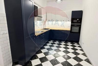 Apartament 4 camere, pe 2 niveluri si curte comuna în Centru - 4