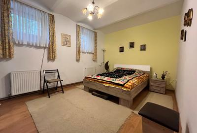 Apartament cu doua camere deosebit, renovat, Centrul Istoric.