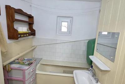 Apartament cu 3 camere decomandat, mobilat în Nicolina