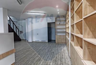 Apartament cu 4 camere de vânzare in zona centrala - 3