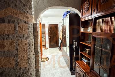 Apartament cu 3 camere decomandat, mobilat în Tomis Nord