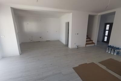 De vanzare 1/2 Duplex P+E – Dumbravita- 691