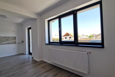 2 camere si GRADINA individuala in Comuna 1 Decembrie, IF - 10