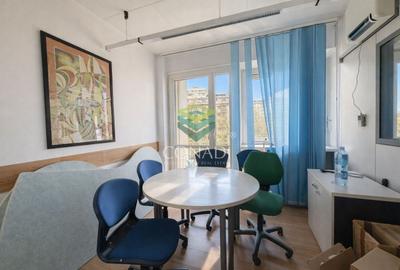 Apartament cu 3 camere semidecomandat în Universitate