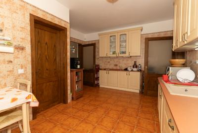 Vila cu PISCINA acoperită, zona centrala în Periș - 6