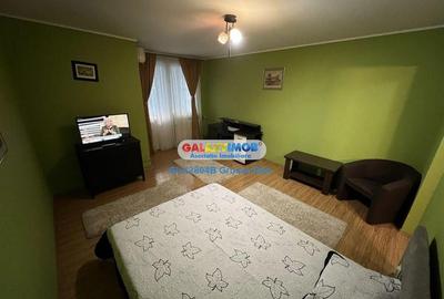 Garsonieră decomandată, mobilată în Vatra Luminoasă