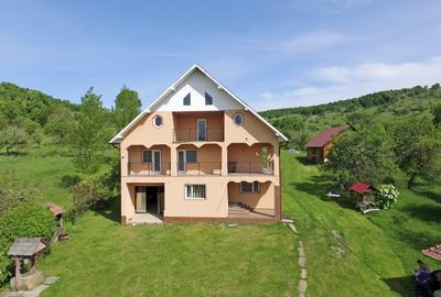 Casă individuală cu 5 camere în Trestia