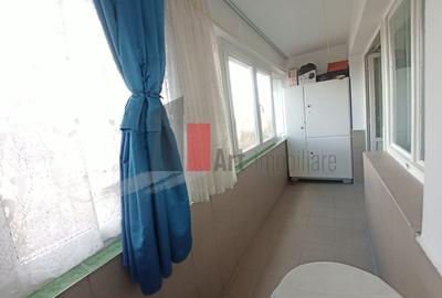 Apartament cu 3 camere semidecomandat în Alexandru Obregia