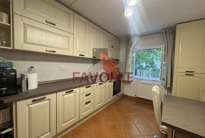 Apartament cu 3 camere decomandat, mobilat în Lipovei