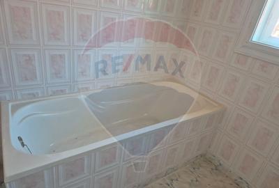 Casă / Vilă cu 6 camere de vânzare - 9