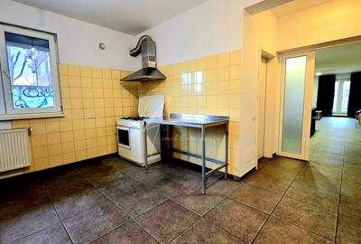 Apartament cu 5 camere si curte de 358 mp. - 34