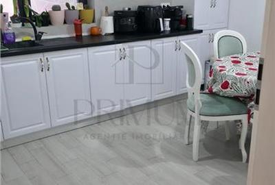 Apartament cu 4 camere decomandat, mobilat în Dumbrăvița